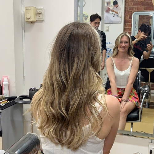 Hair bleaching services at Song Toàn Hair Salon